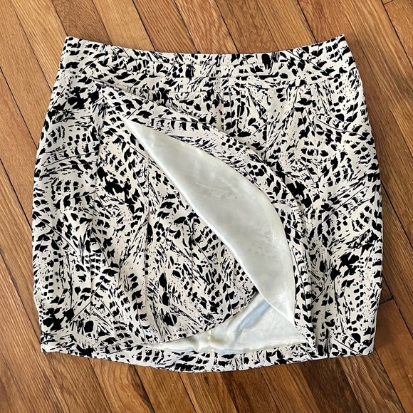 Printed Mini Pencil Skirt! - Picture 2 of 5